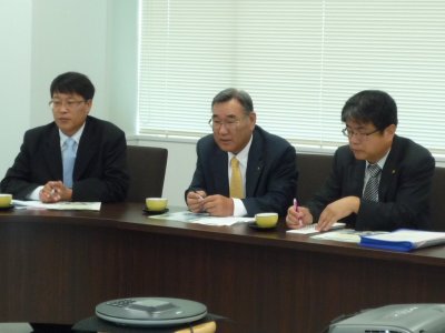 朴院長（中央）の挨拶